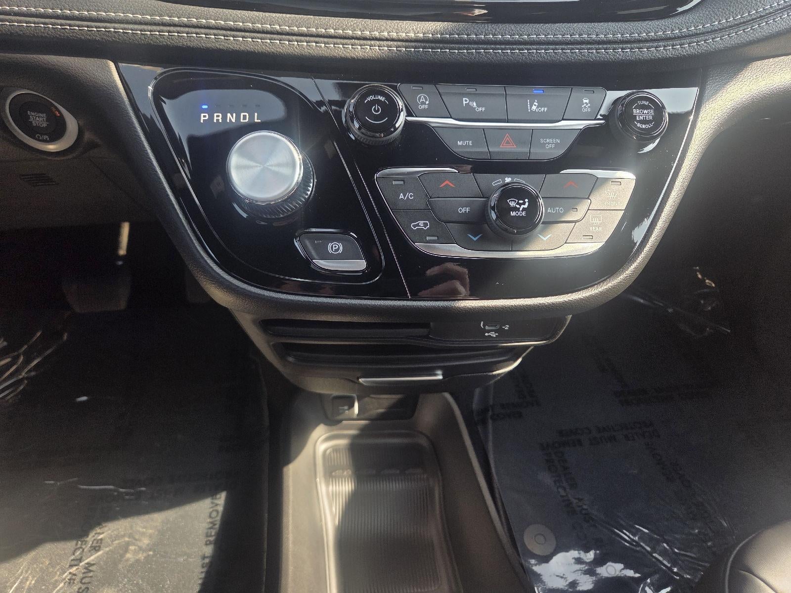 2027 Chrysler Pacifica Select