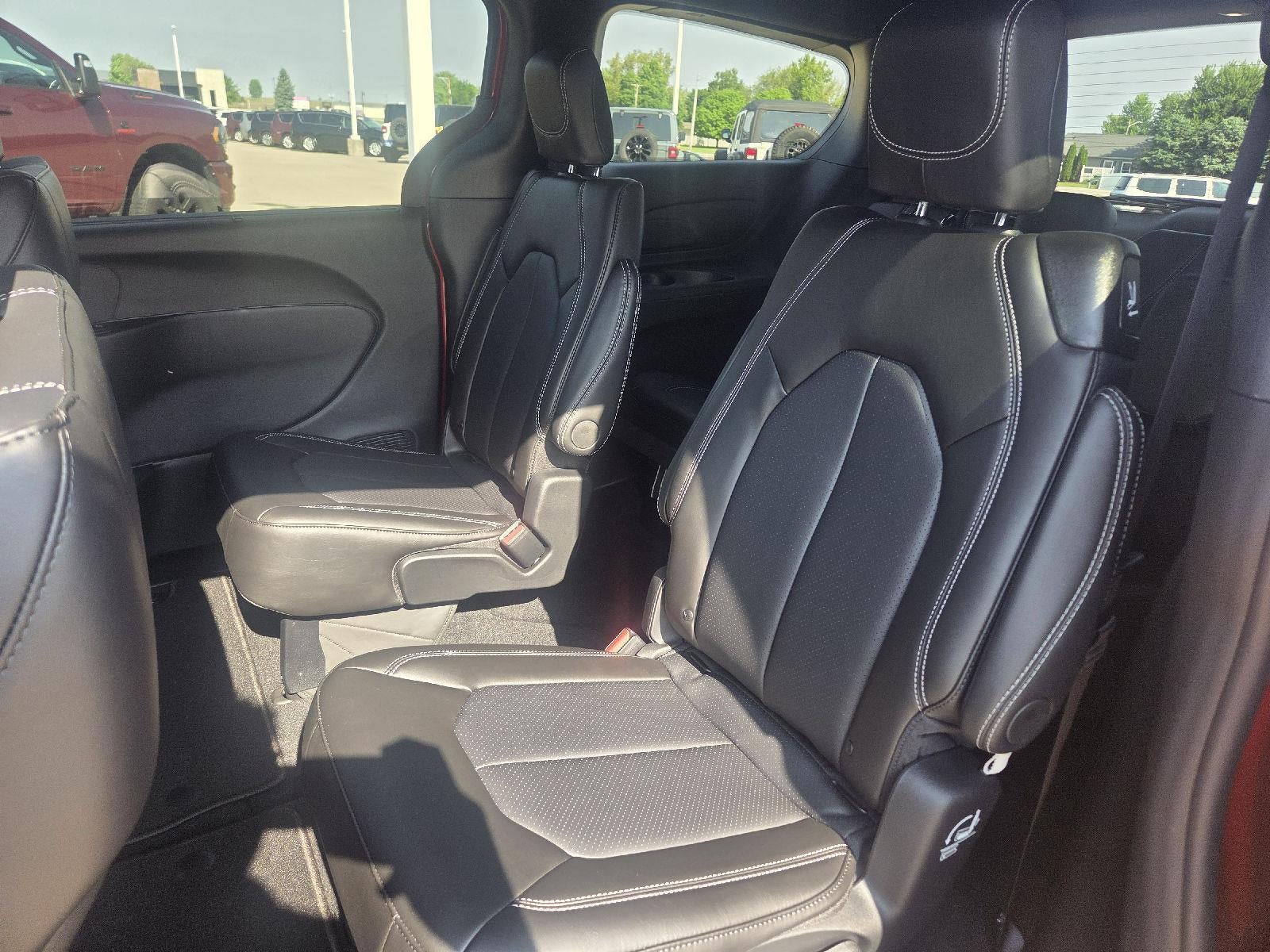 2027 Chrysler Pacifica Select