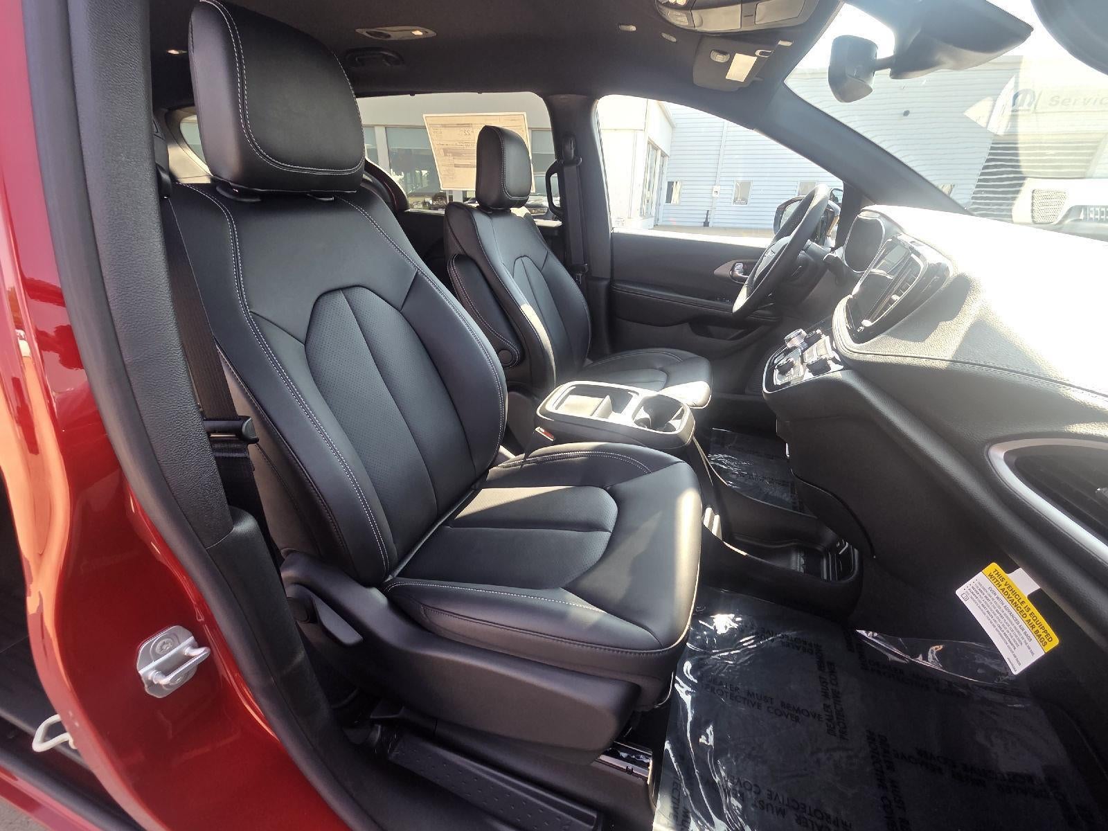 2027 Chrysler Pacifica Select