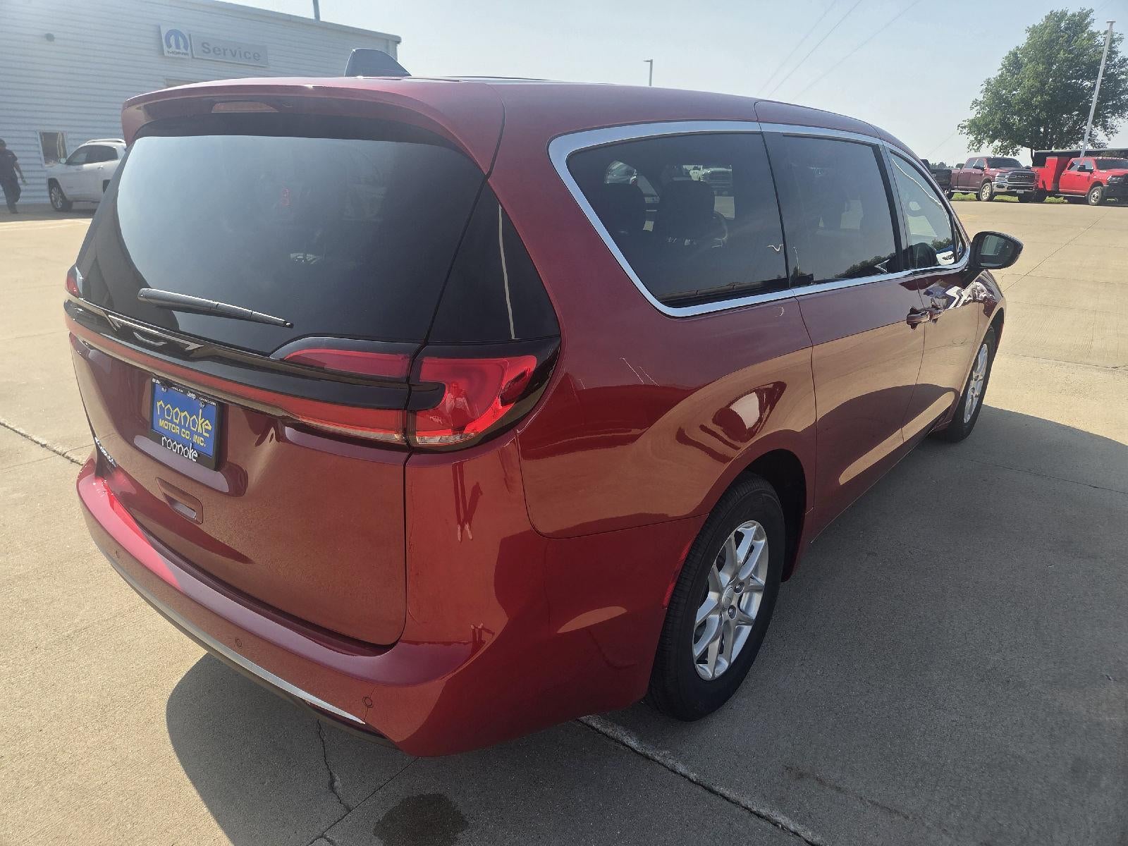 2027 Chrysler Pacifica Select