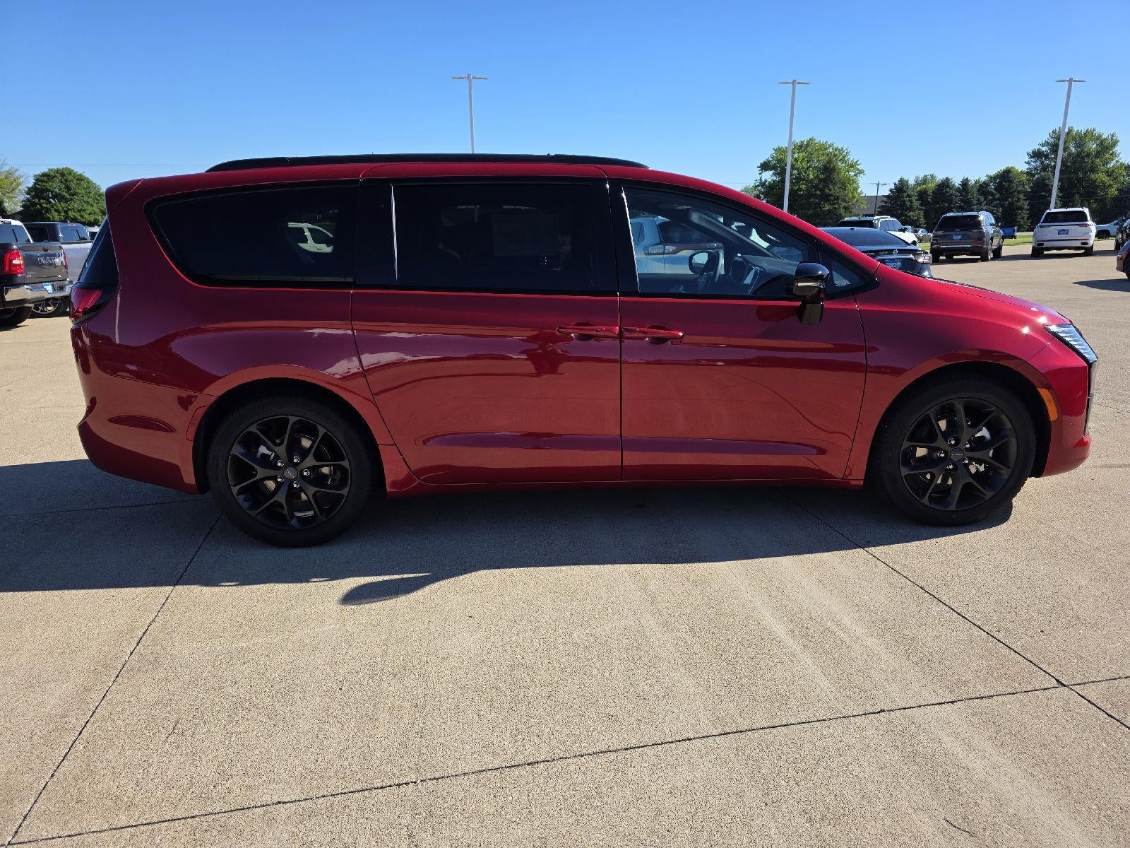 2027 Chrysler Pacifica Limited