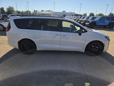 2027 Chrysler Pacifica Limited
