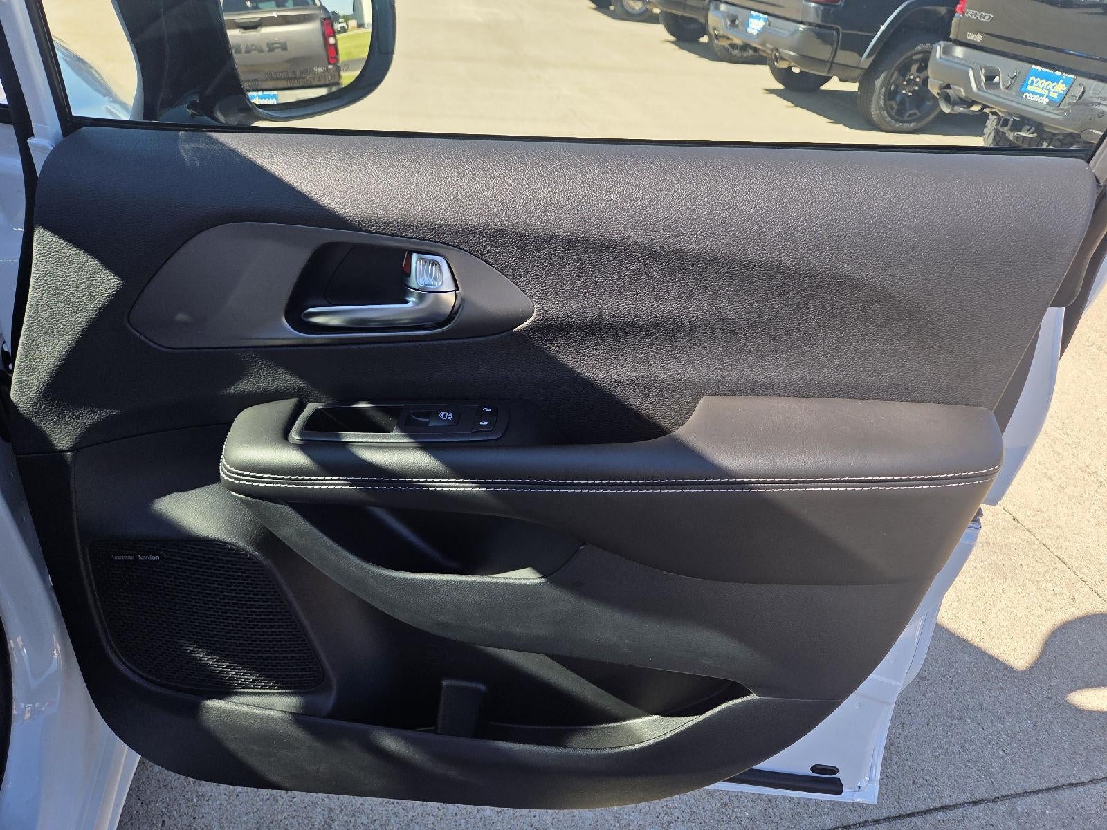 2027 Chrysler Pacifica Limited