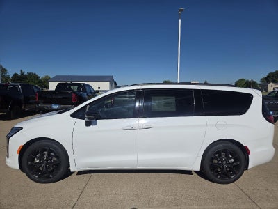 2027 Chrysler Pacifica Limited