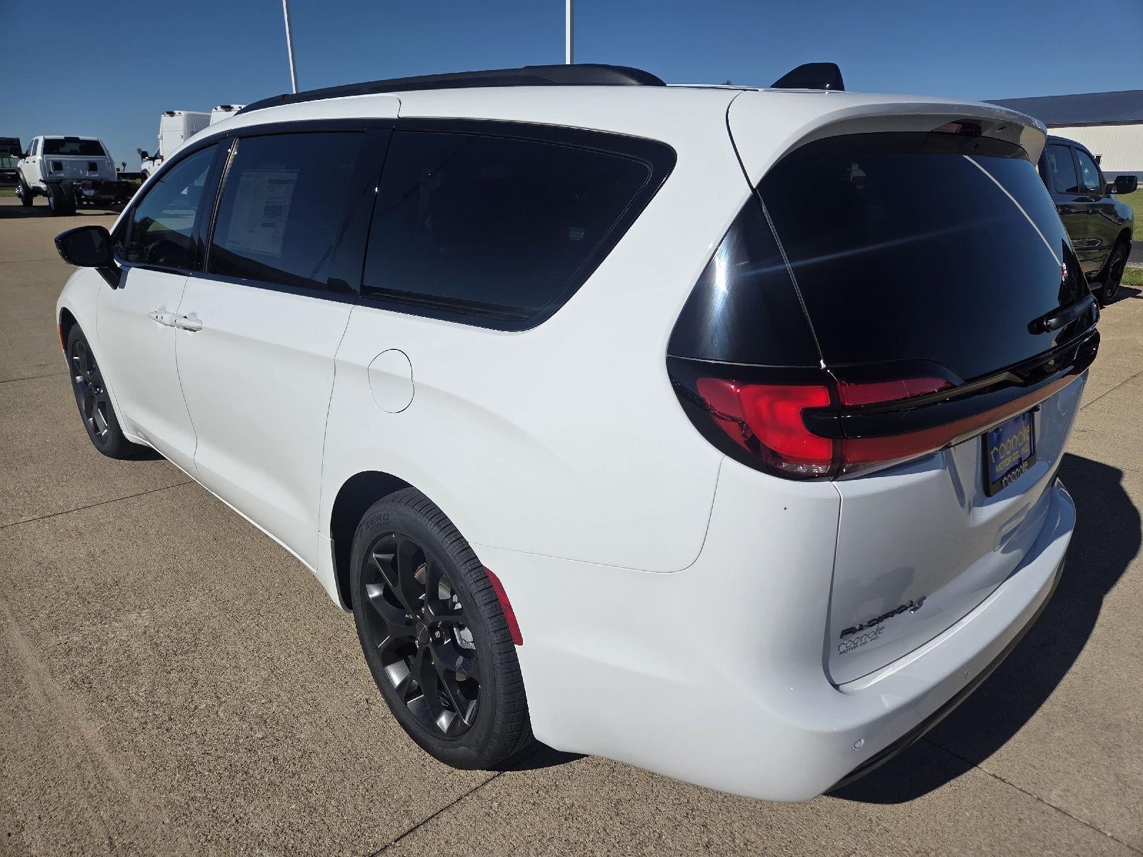 2027 Chrysler Pacifica Limited