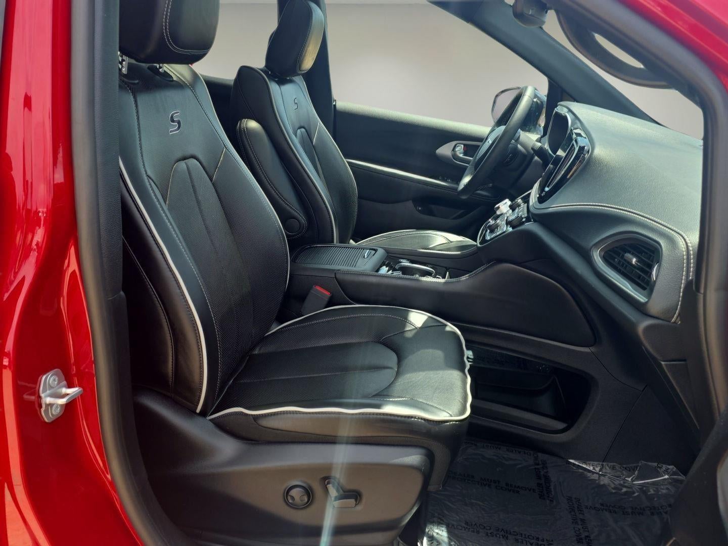 2025 Chrysler Pacifica Hybrid Premium S Appearance Pkg