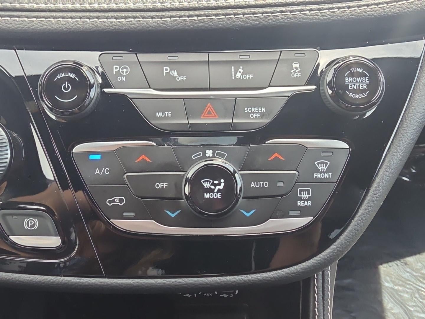 2025 Chrysler Pacifica Hybrid Premium S Appearance Pkg