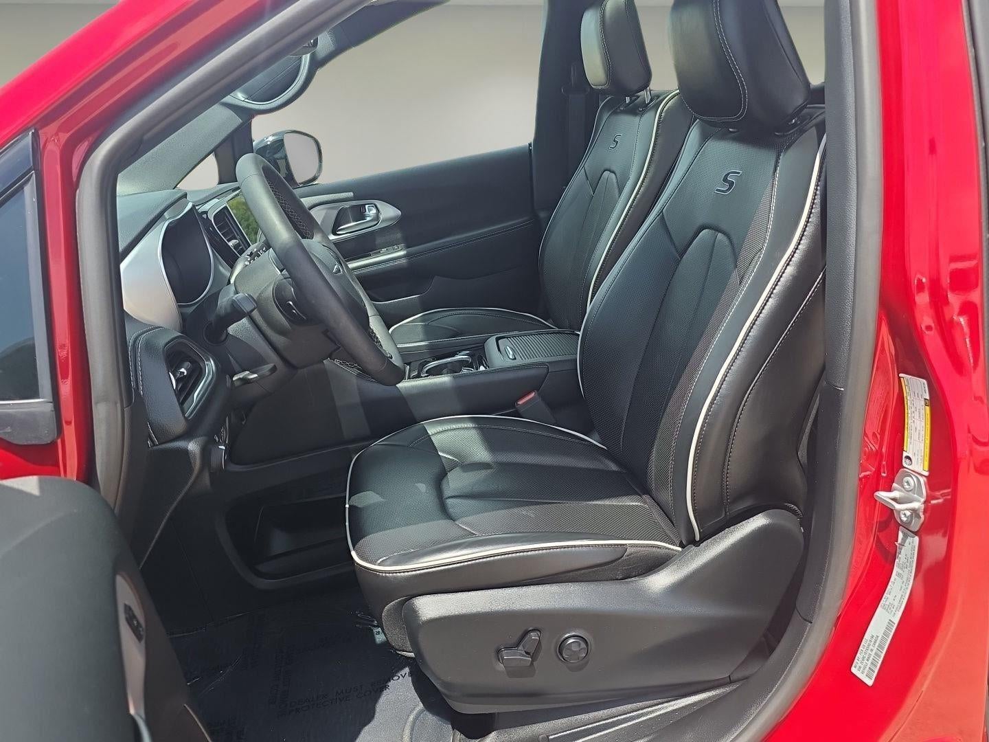 2025 Chrysler Pacifica Hybrid Premium S Appearance Pkg