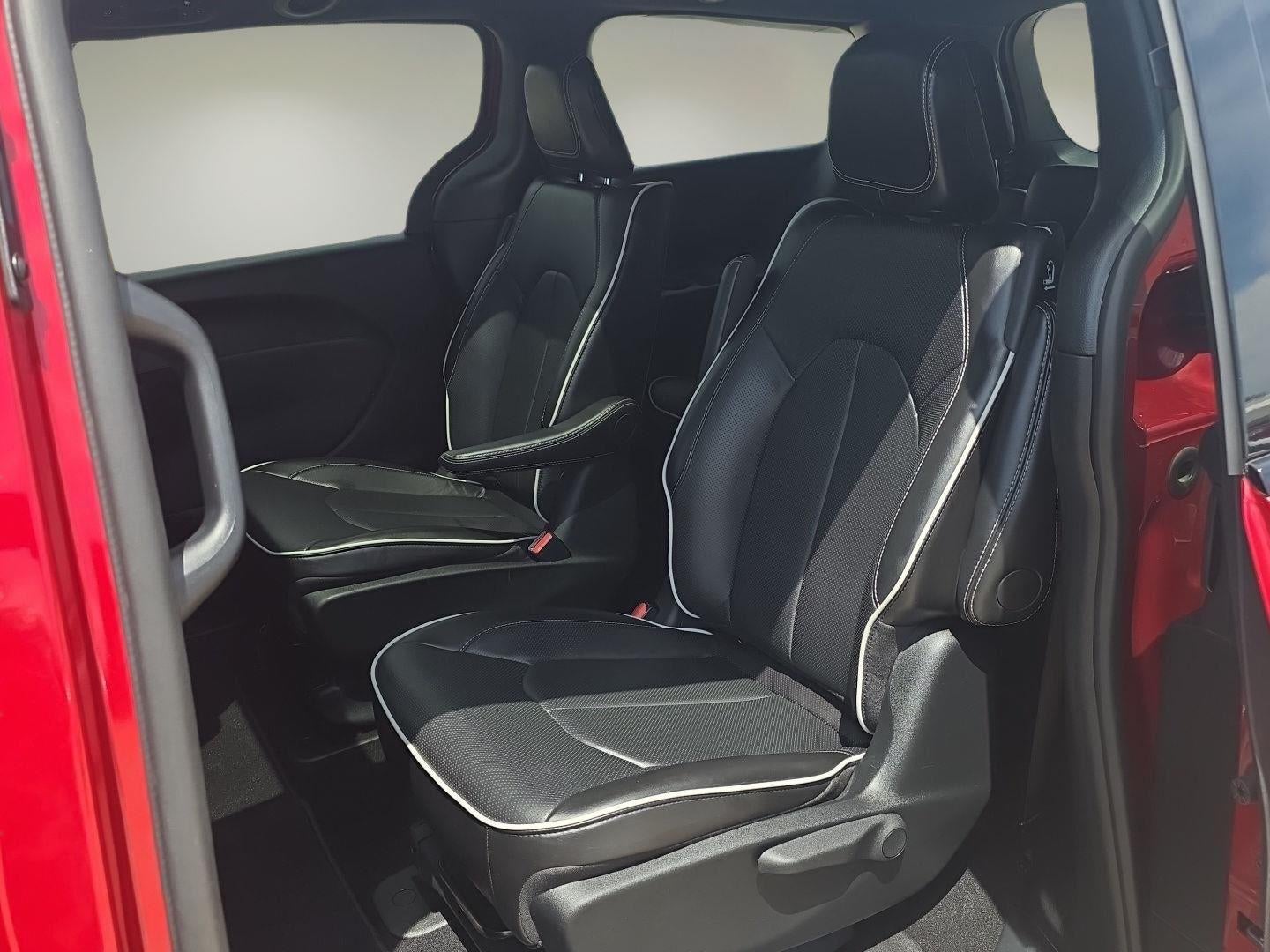 2025 Chrysler Pacifica Hybrid Premium S Appearance Pkg