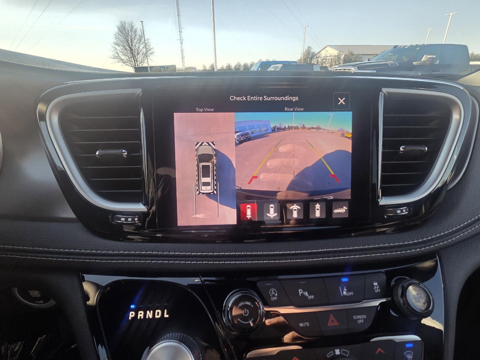 2026 Chrysler Pacifica Select