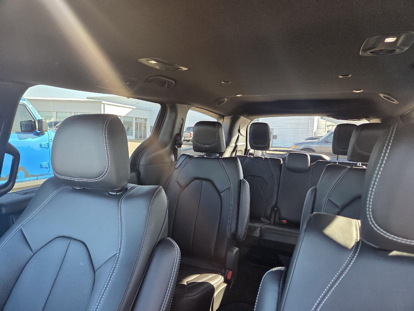 2026 Chrysler Pacifica Select