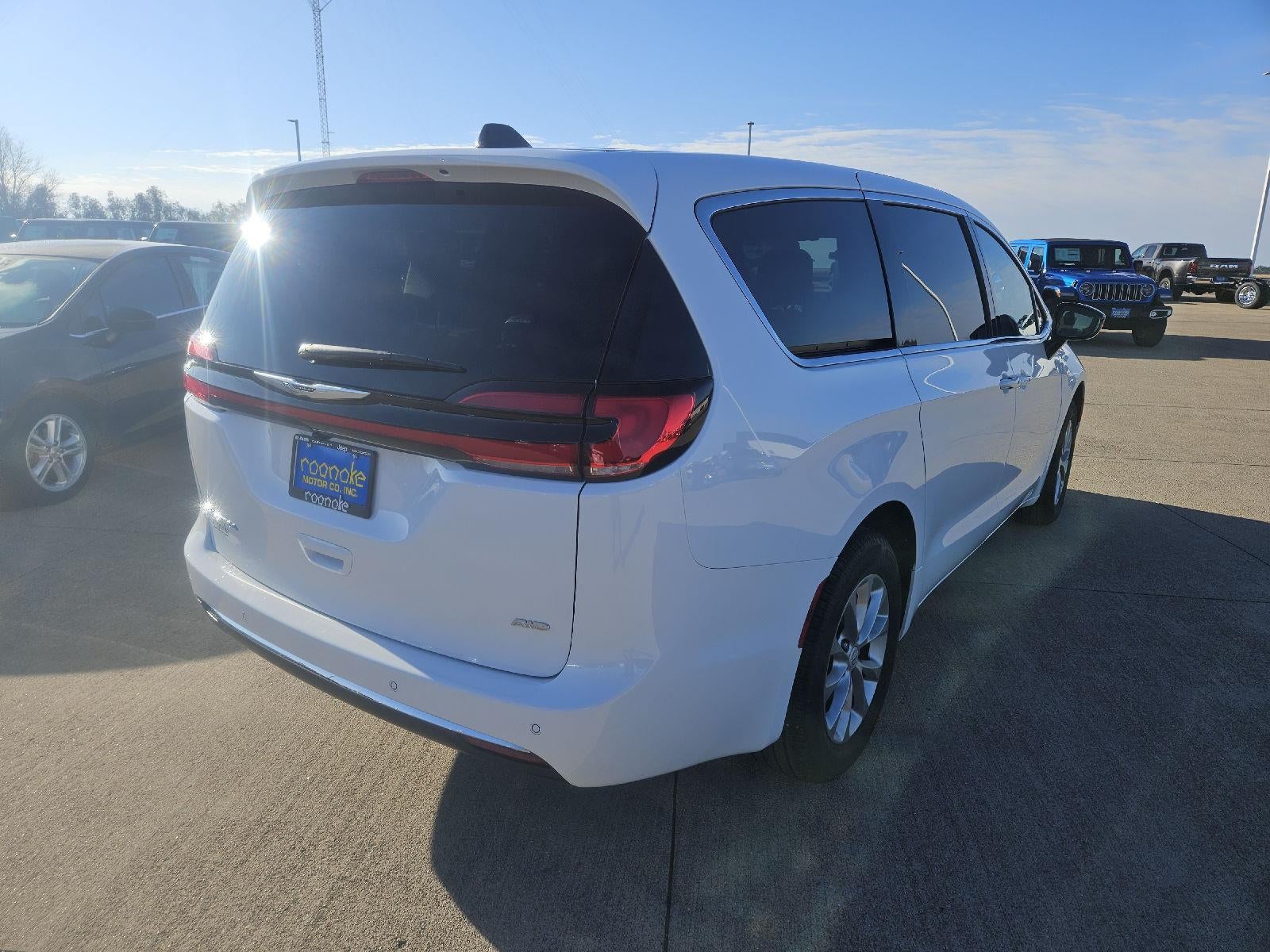 2026 Chrysler Pacifica Select