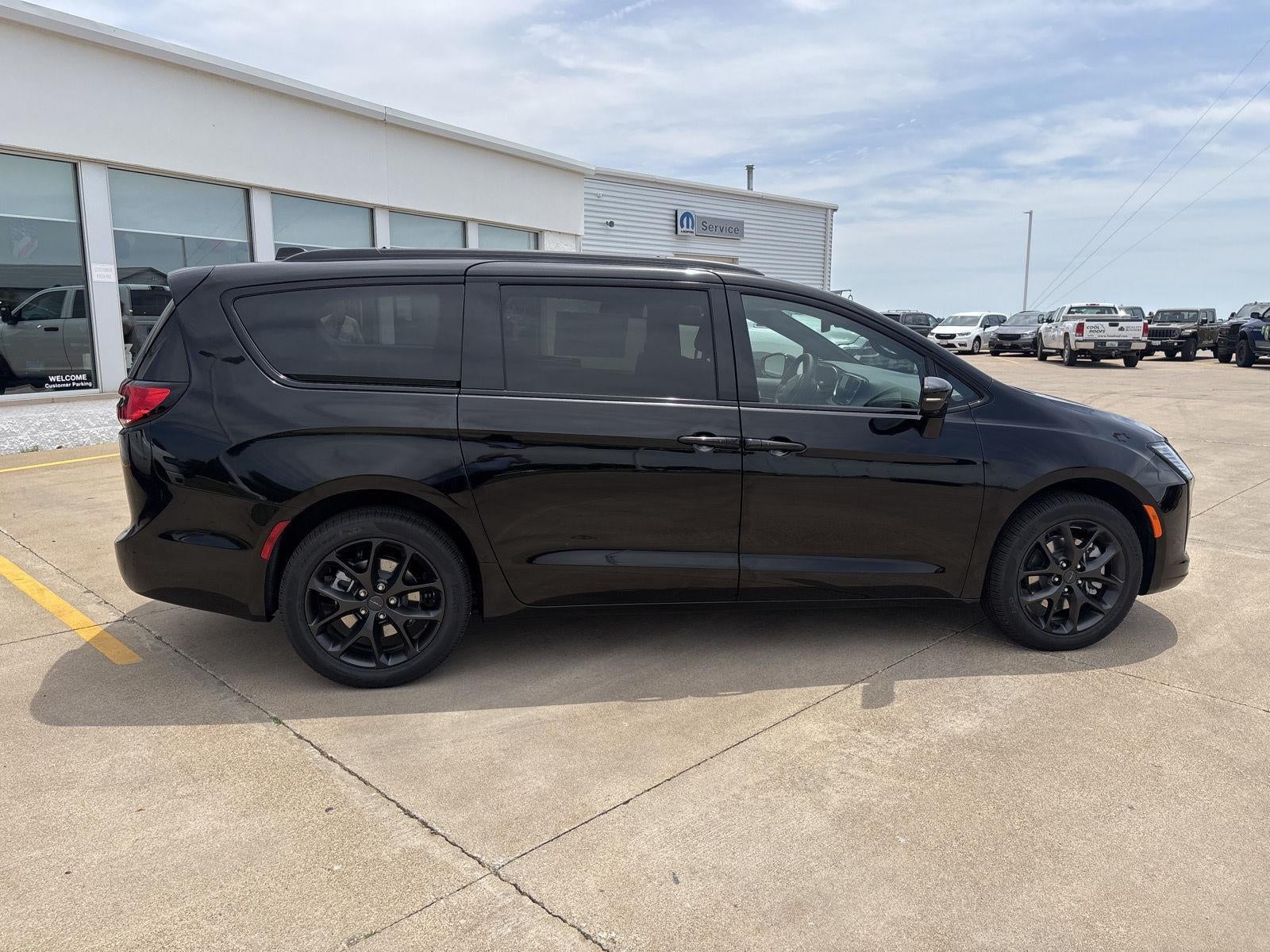 2027 Chrysler Pacifica Limited