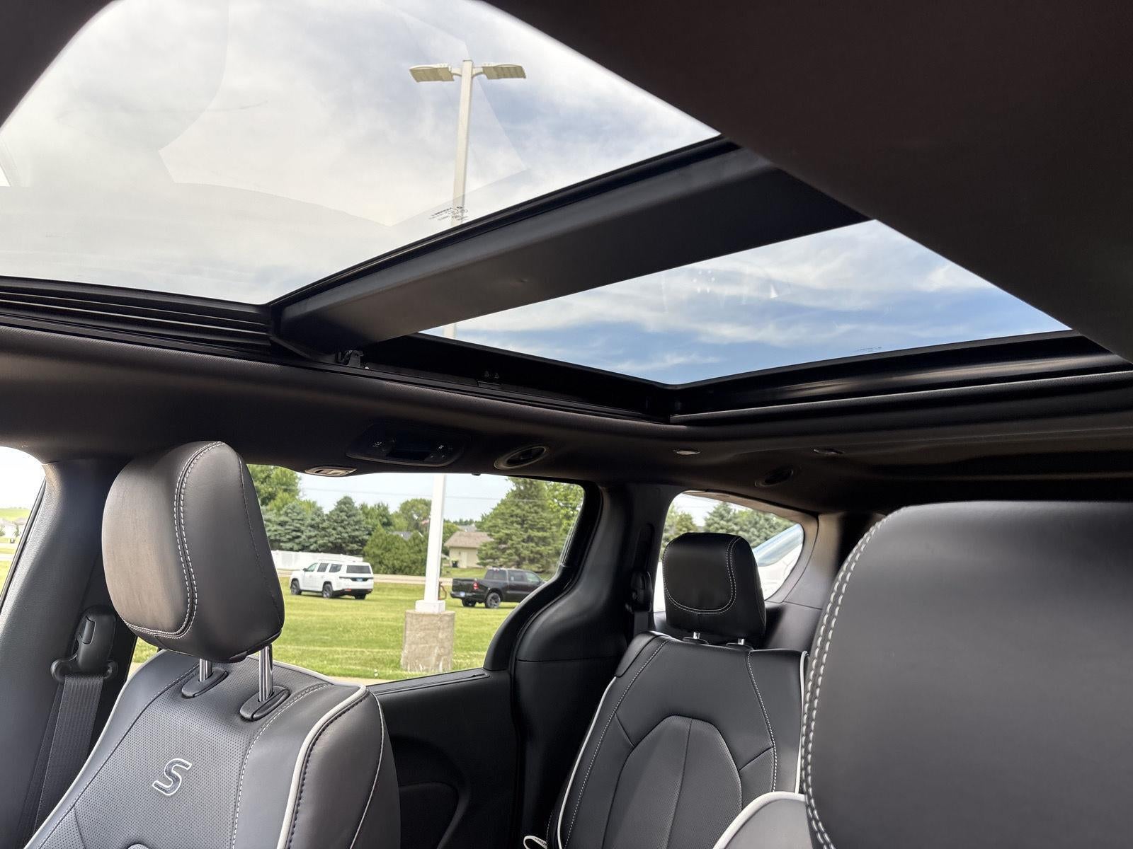 2027 Chrysler Pacifica Limited