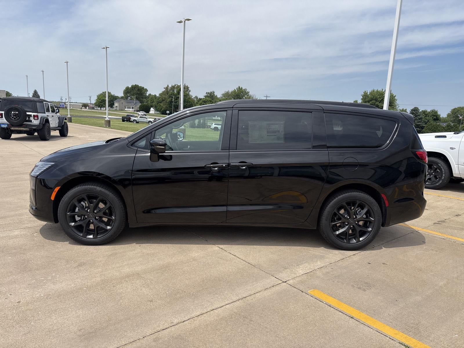 2027 Chrysler Pacifica Limited