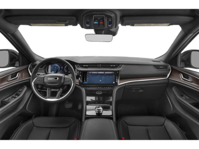 2027 Jeep Grand Cherokee Laredo Altitude