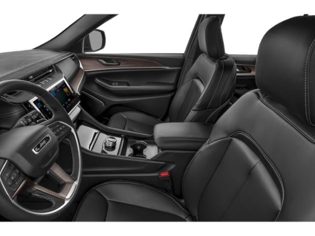 2027 Jeep Grand Cherokee Laredo Altitude